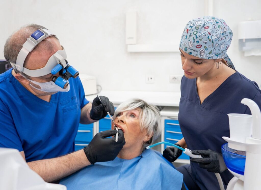 Come fanno la pulizia dei denti i dentisti: la rivoluzione della tecnologia GBT
